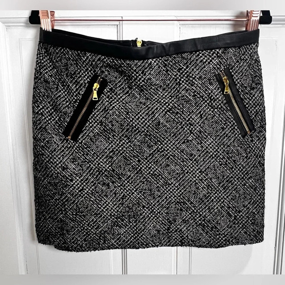 Express tweed mini skirt size 8 so cute. bit of pilling at top not noticeable - Picture 2 of 5